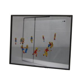   Áttetsző retro diavetítő kép fém keretben. Játszó gyerekek