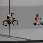 Áttetsző retro diavetítő kép fém keretben. Biciklizve...