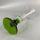 Savmaratott méregzöld talpas váza