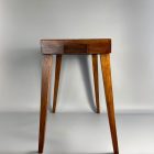 Felújított mid-century tömörfa lerakó asztalka 