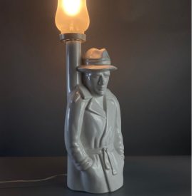   Delfts wit Dutch vintage "detective" porcelain table lamp