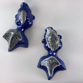   Spanyol kobaltkék kézzel festett KOI hal pár – vintage kerámia falidísz / plasztikus hal szobrok